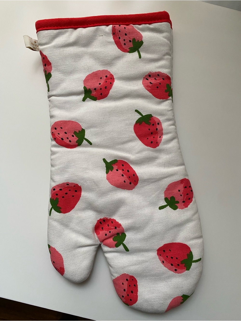 KATE SPADE STRAWBERRY PRINT KITCHEN OVEN MITT NEW 🍓🍓